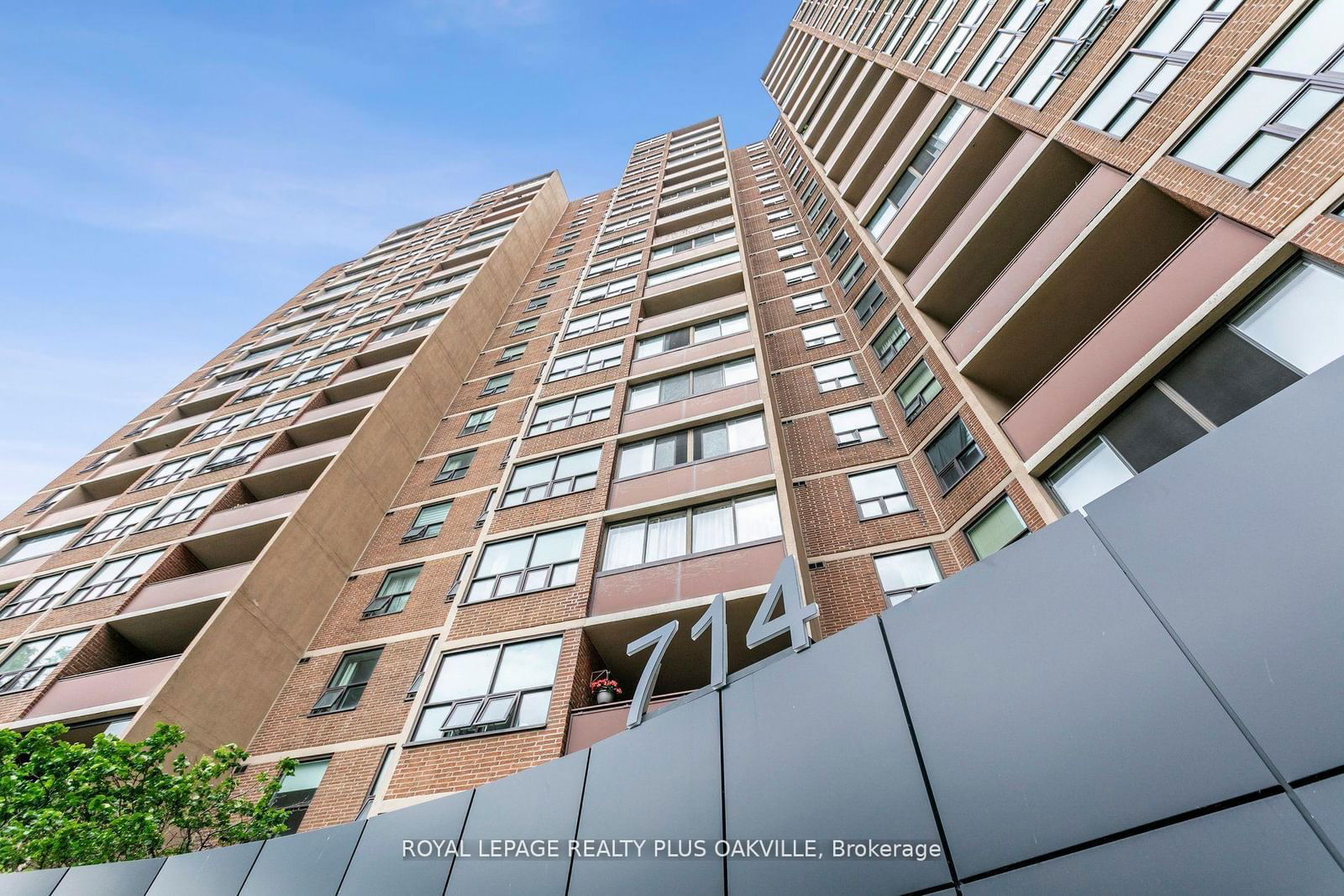 714 The West Mall W, unit 909 for sale - image #2