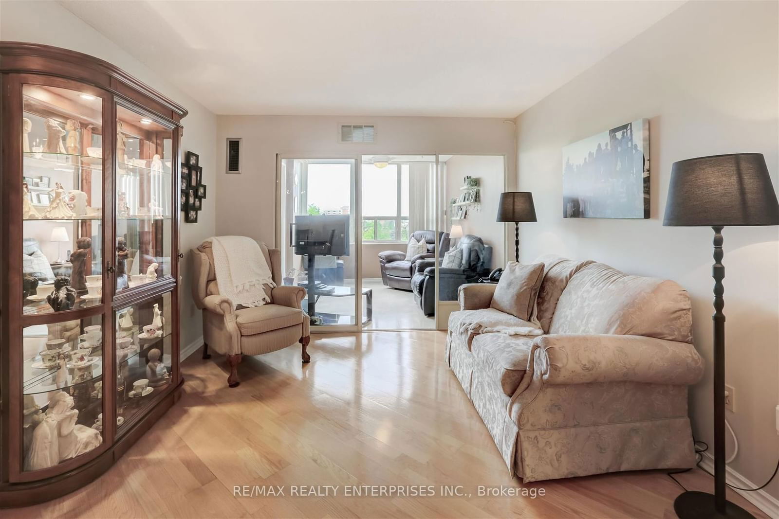 10 Malta Ave, unit 605 for sale - image #11