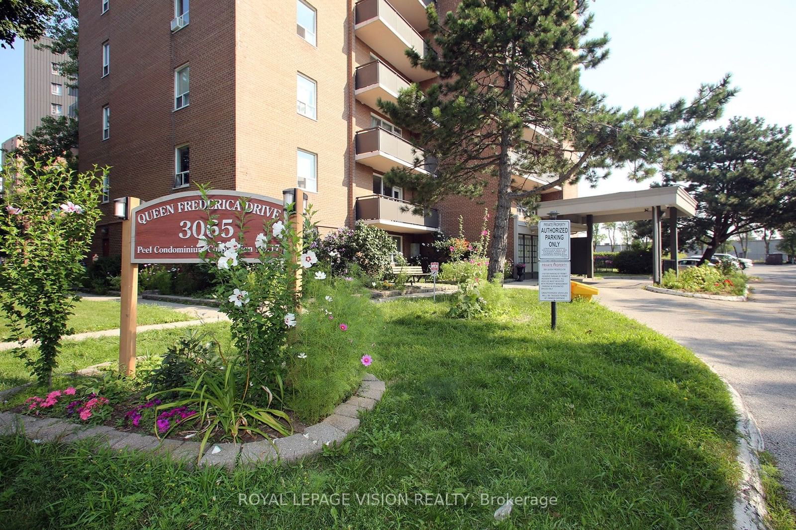 3065 Queen Frederica Dr, unit 202 for sale - image #2