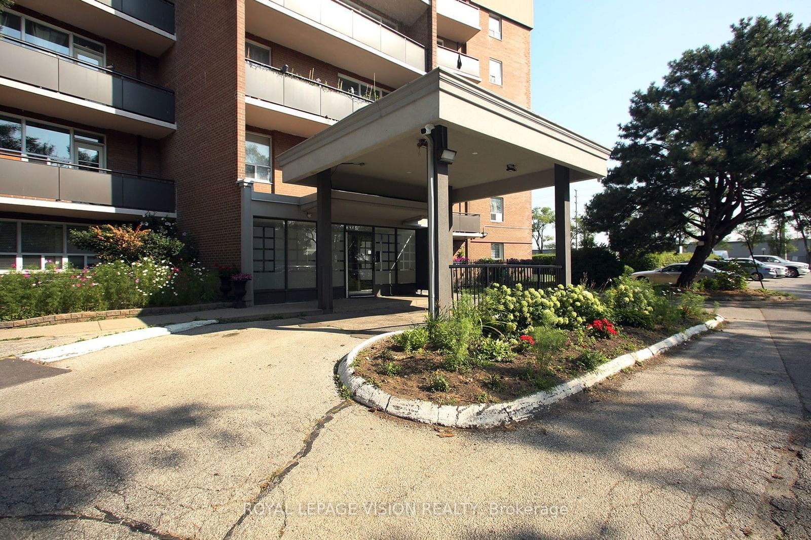 3065 Queen Frederica Dr, unit 202 for sale - image #4