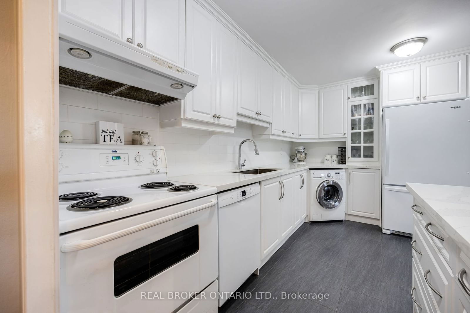 714 The West Mall, unit 412 for sale - image #2