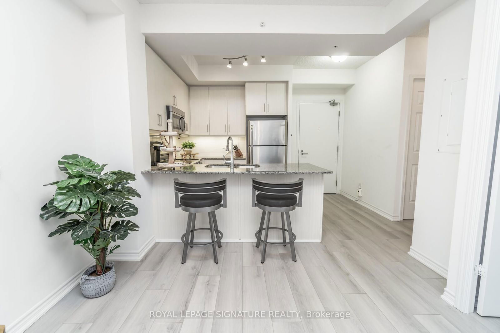 15 James Finlay Way, unit 822 for rent - image #6