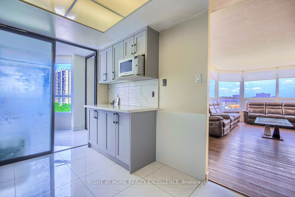 8 Lisa St, unit 1102 for sale - image #18