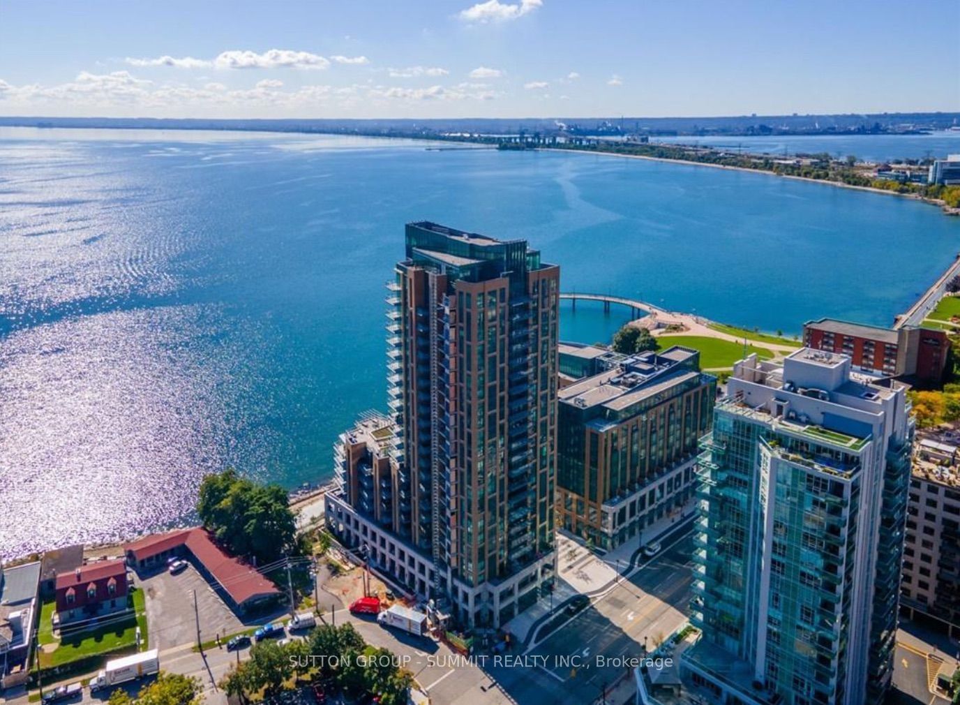 2060 LAKESHORE Rd, unit 404 for sale