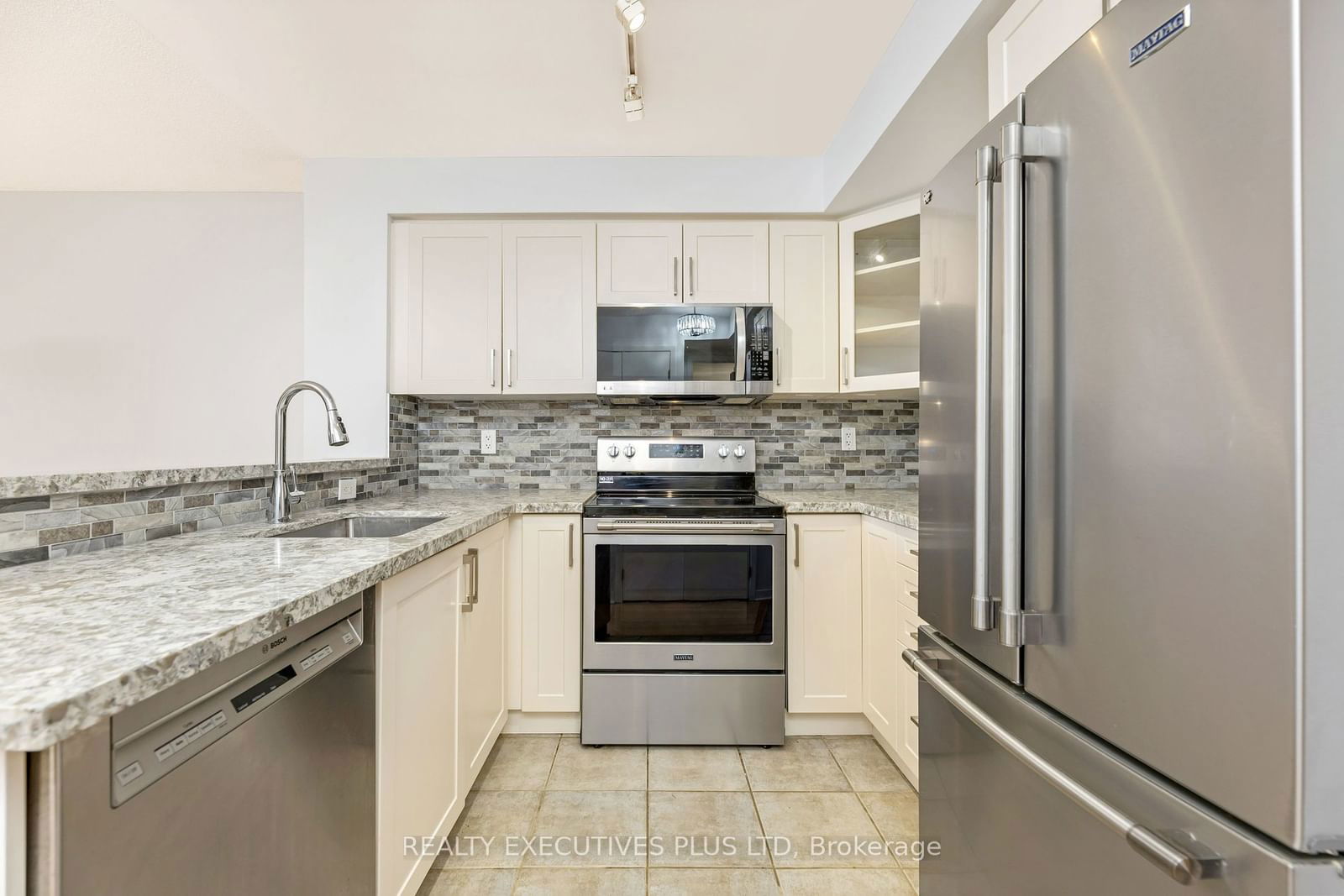 1050 The Queensway, unit 212 for sale - image #6