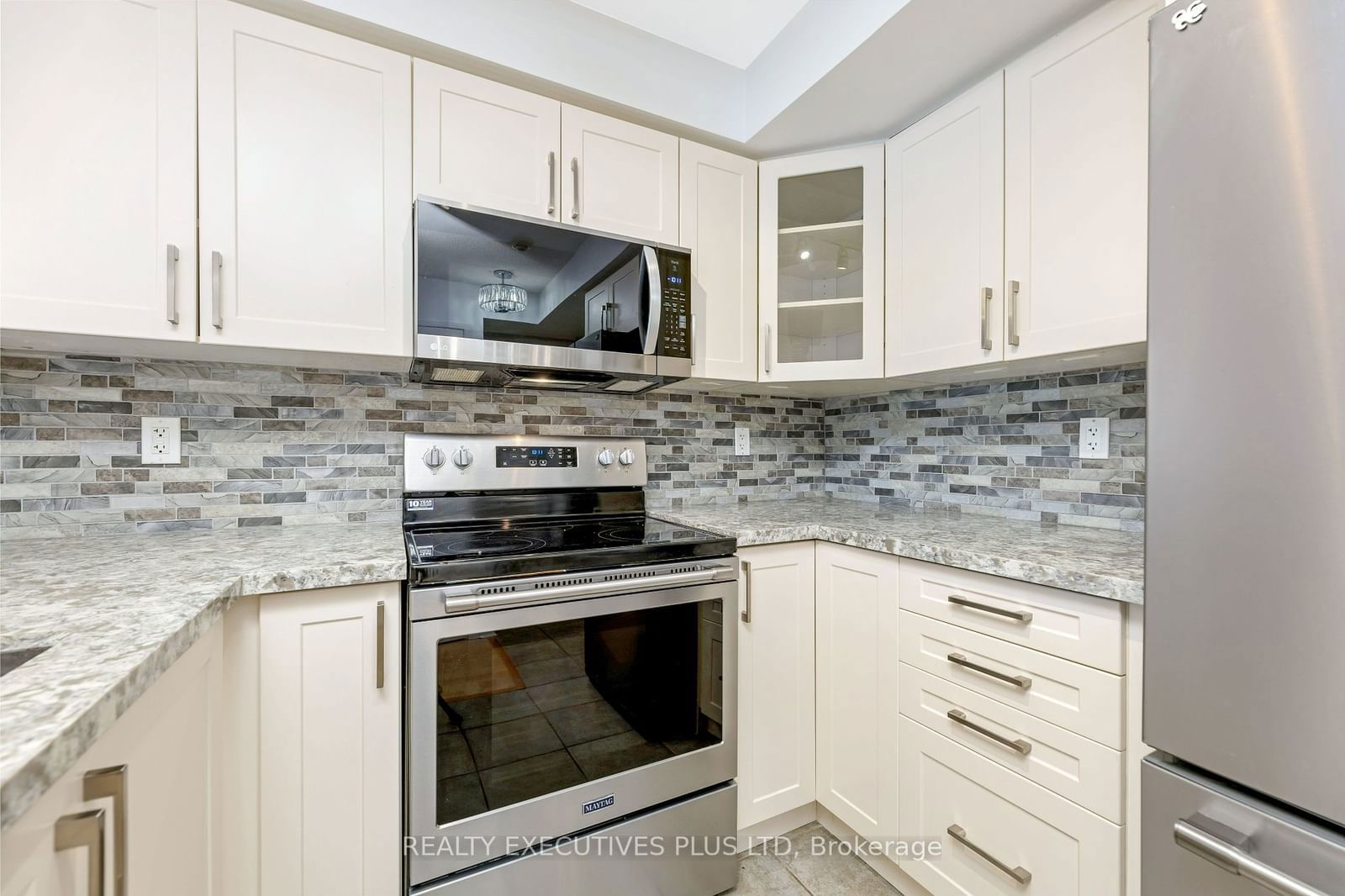 1050 The Queensway, unit 212 for sale - image #8