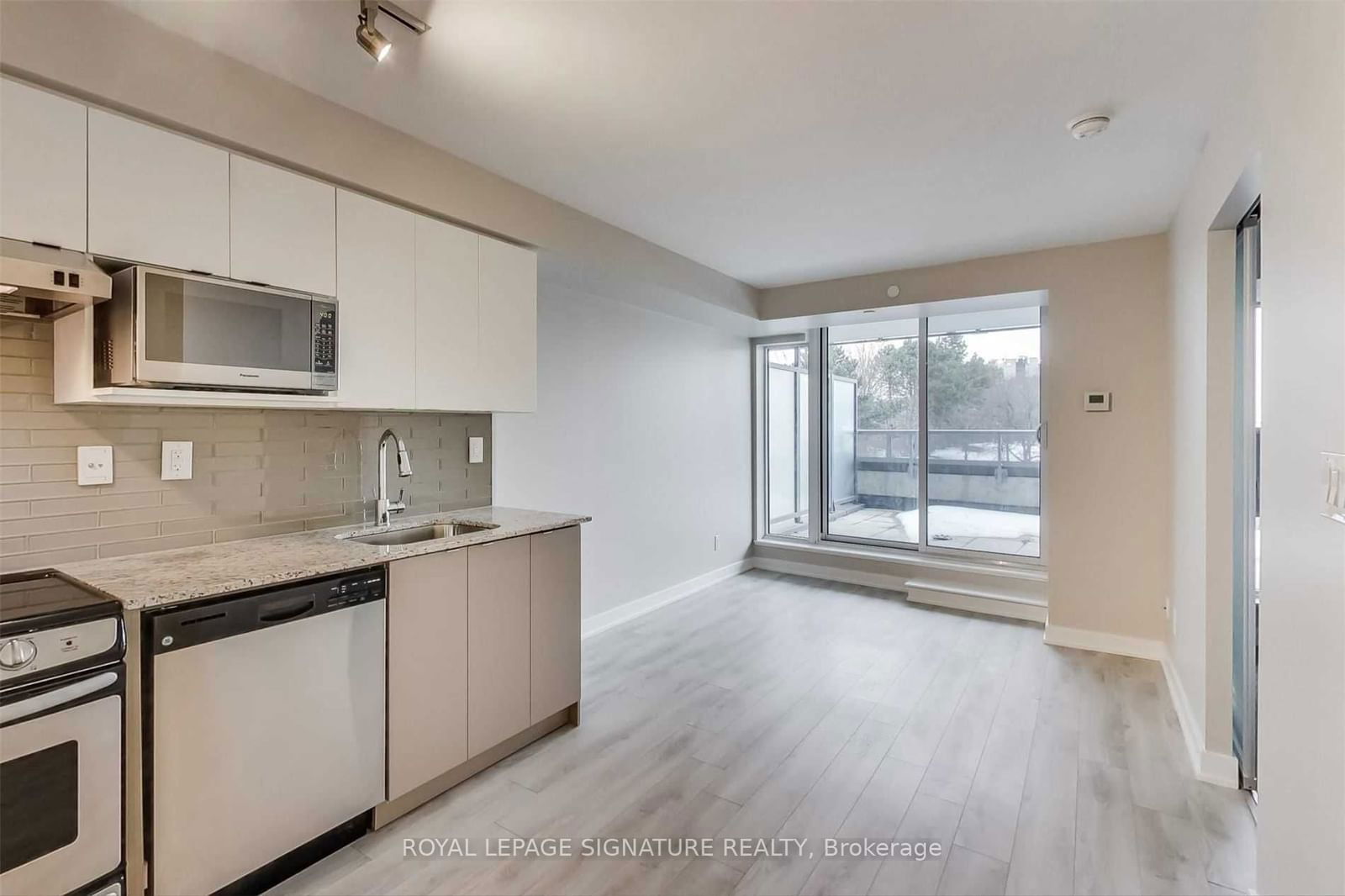 160 Flemington Rd, unit 312 for rent - image #11