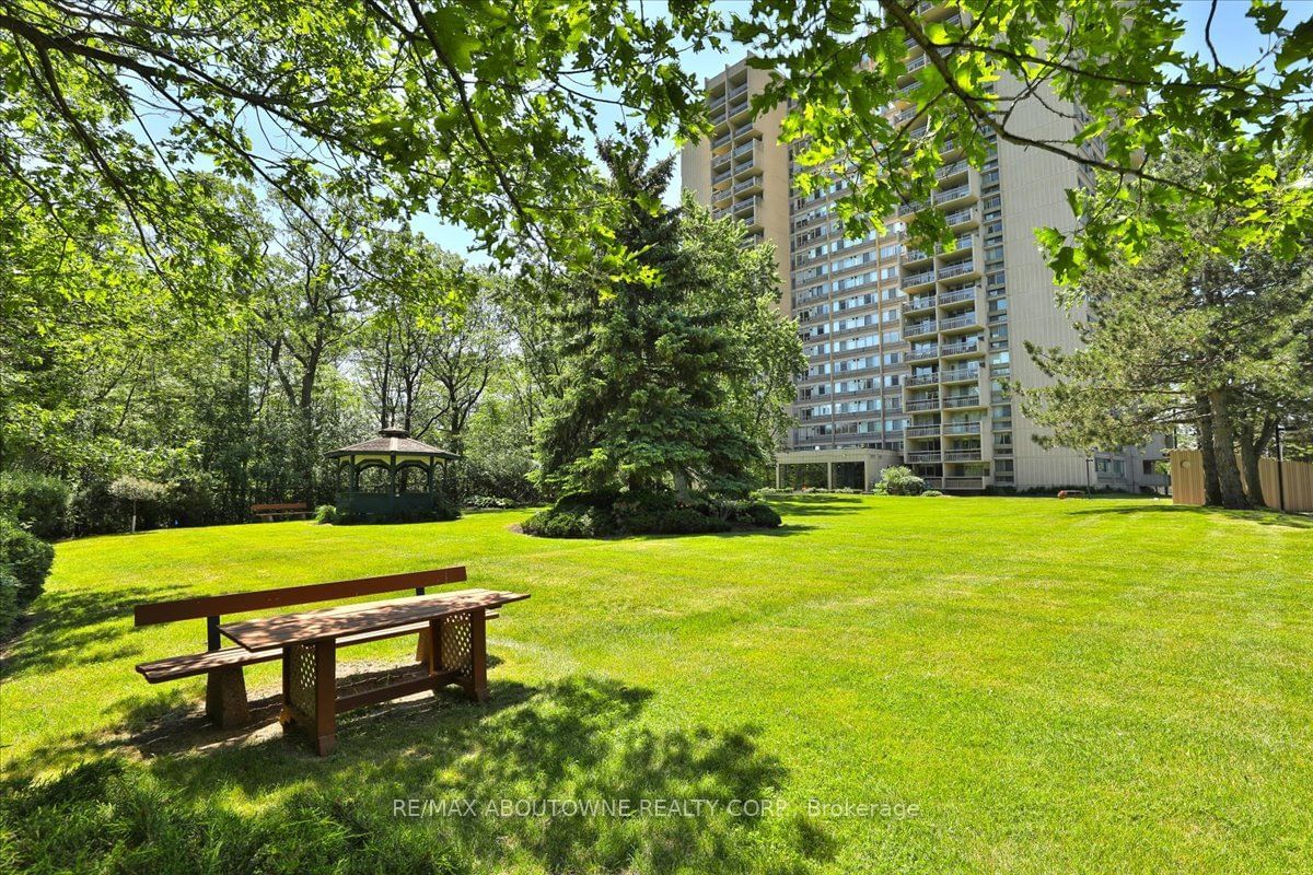 1359 White Oaks Blvd, unit 1006 for sale - image #29