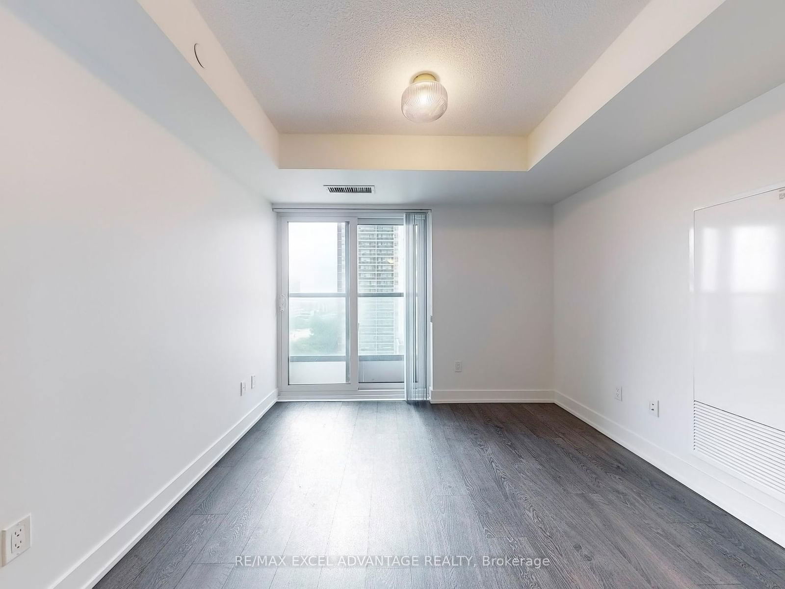 7 Mabelle Ave, unit 910 for rent - image #2