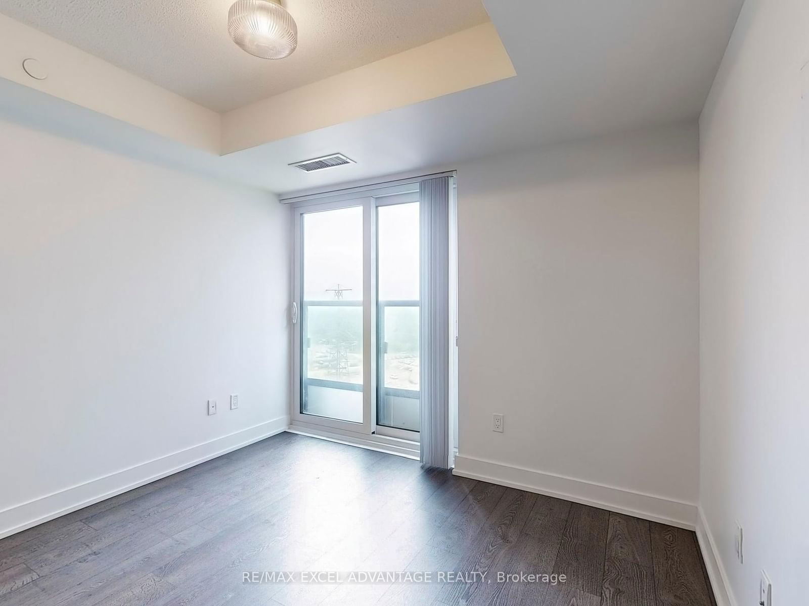 7 Mabelle Ave, unit 910 for rent - image #3