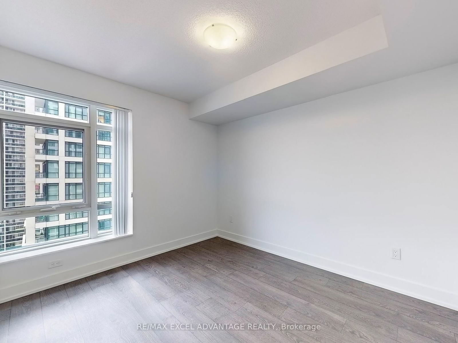 7 Mabelle Ave, unit 910 for rent - image #9