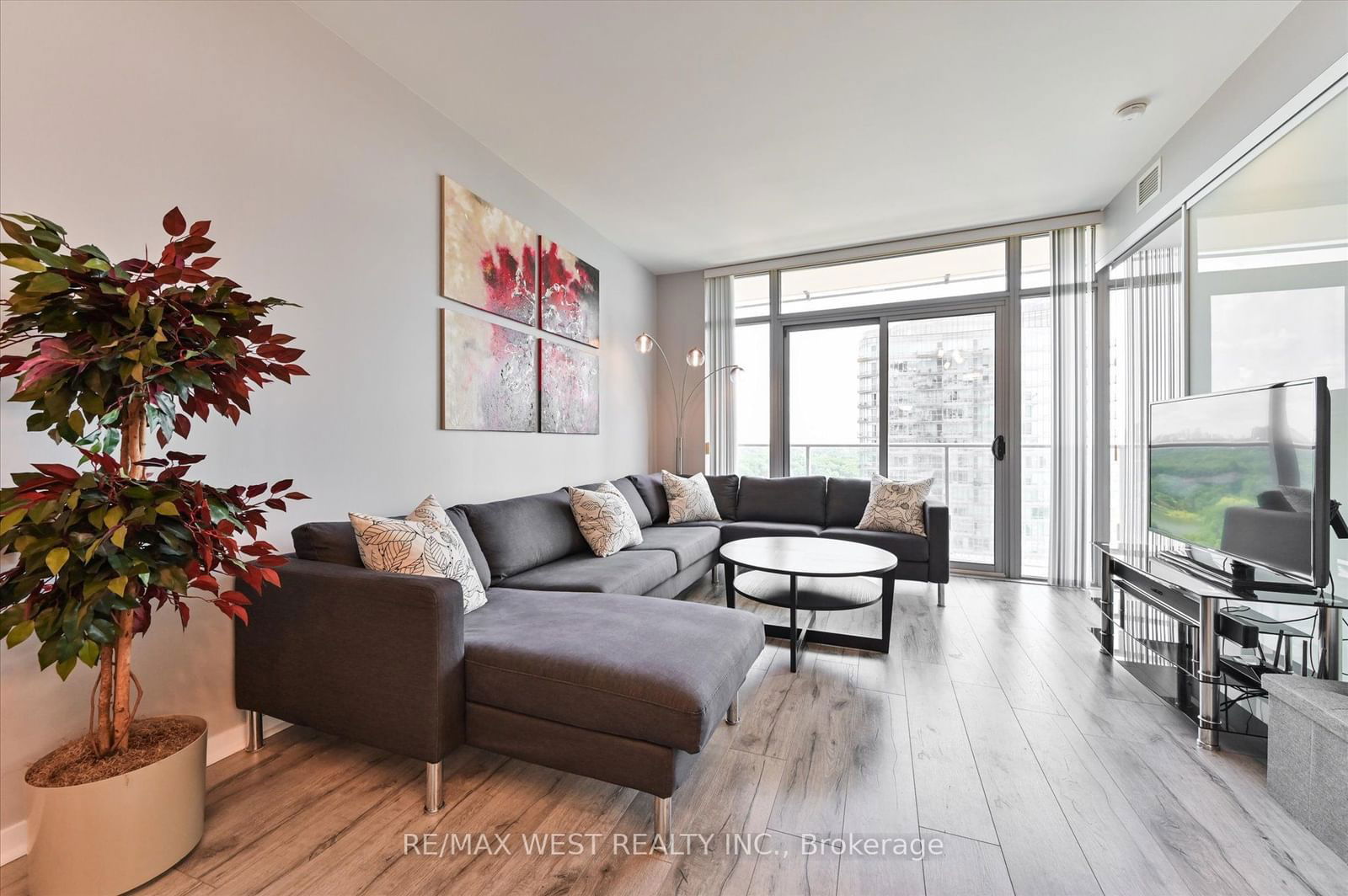 103 The Queensway Ave, unit 2113 for sale - image #1