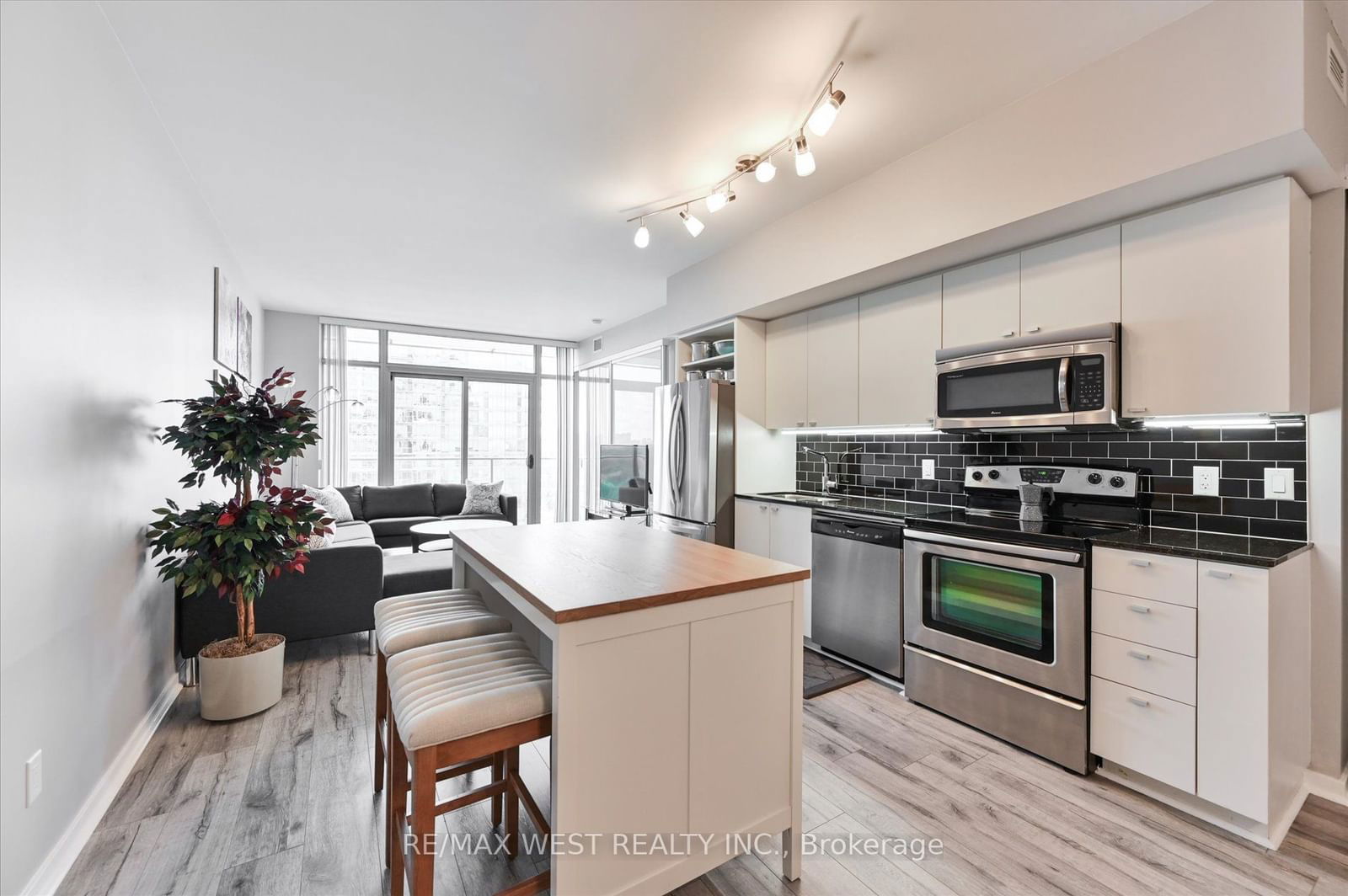 103 The Queensway Ave, unit 2113 for sale