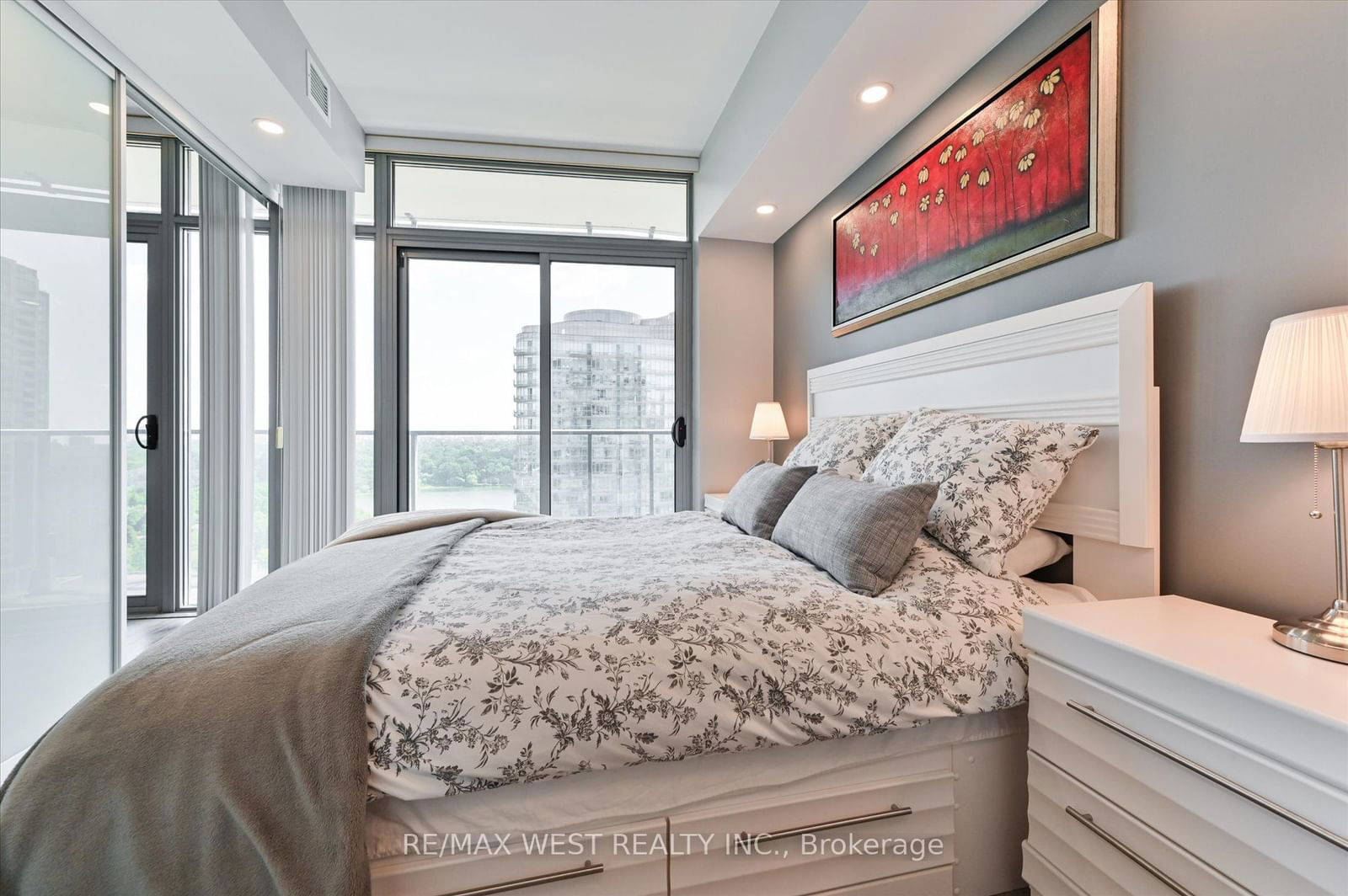 103 The Queensway Ave, unit 2113 for sale