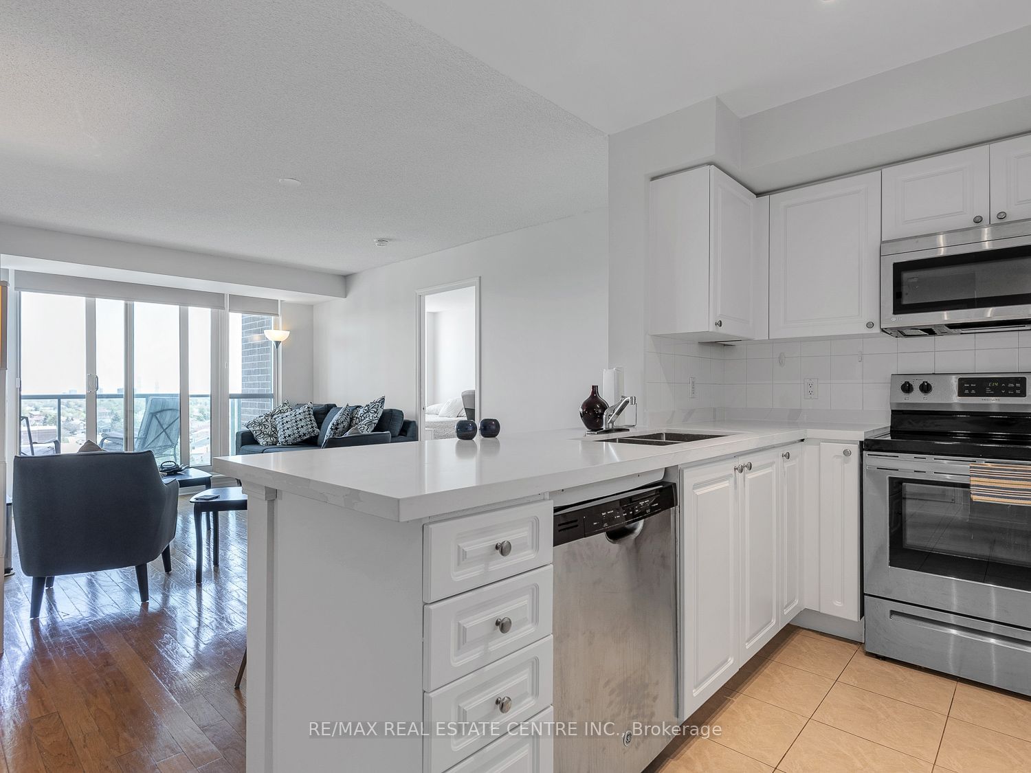 4879 Kimbermount Ave S, unit 907 for sale - image #10