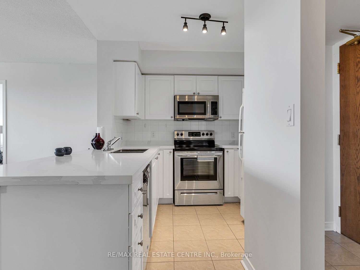 4879 Kimbermount Ave S, unit 907 for sale - image #9