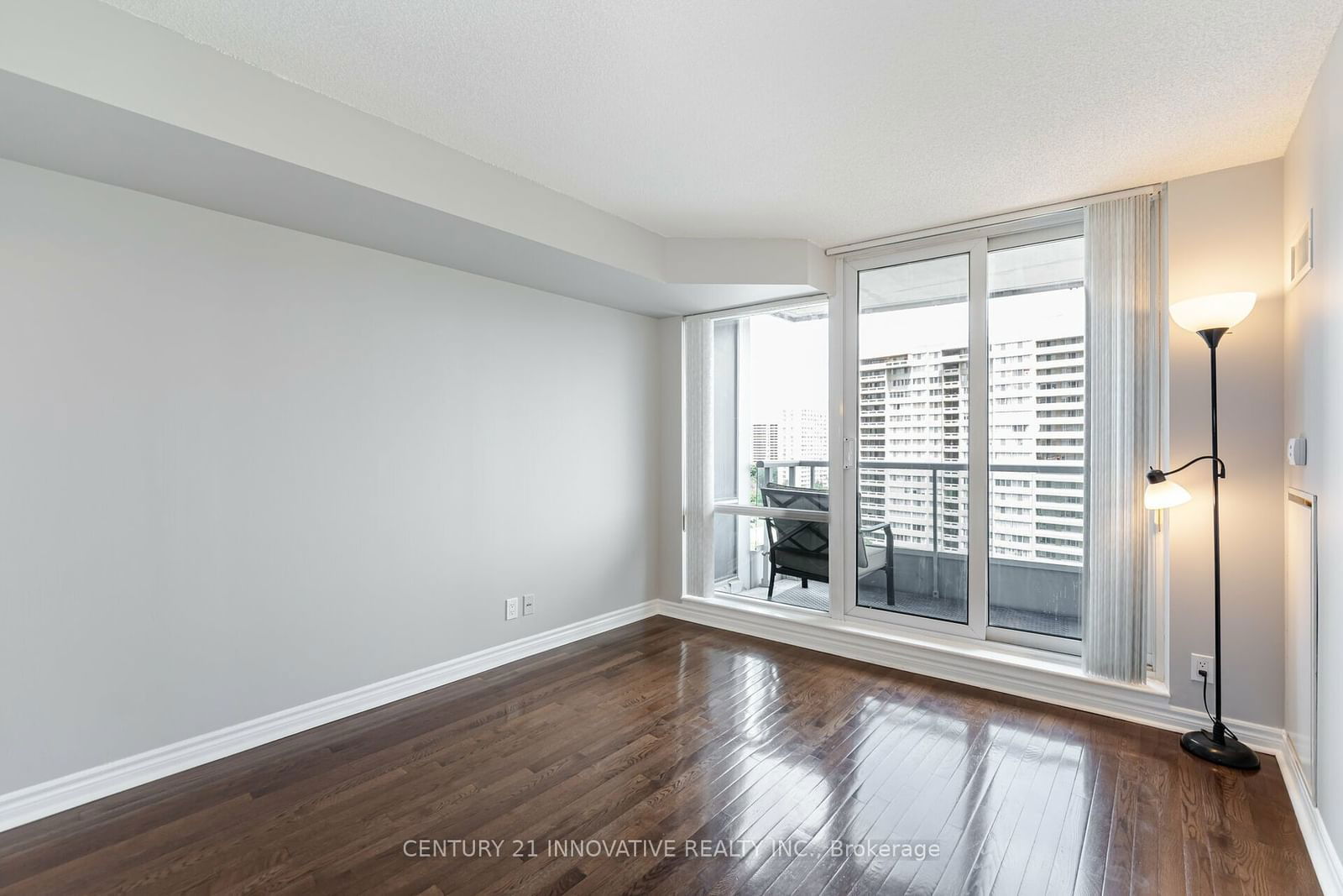 33 Elm Dr, unit 1210 for sale - image #5