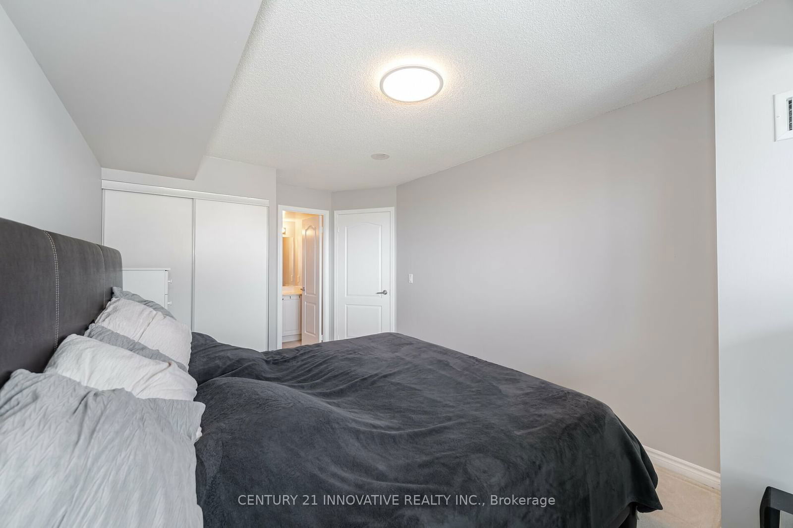 33 Elm Dr, unit 1210 for sale - image #8