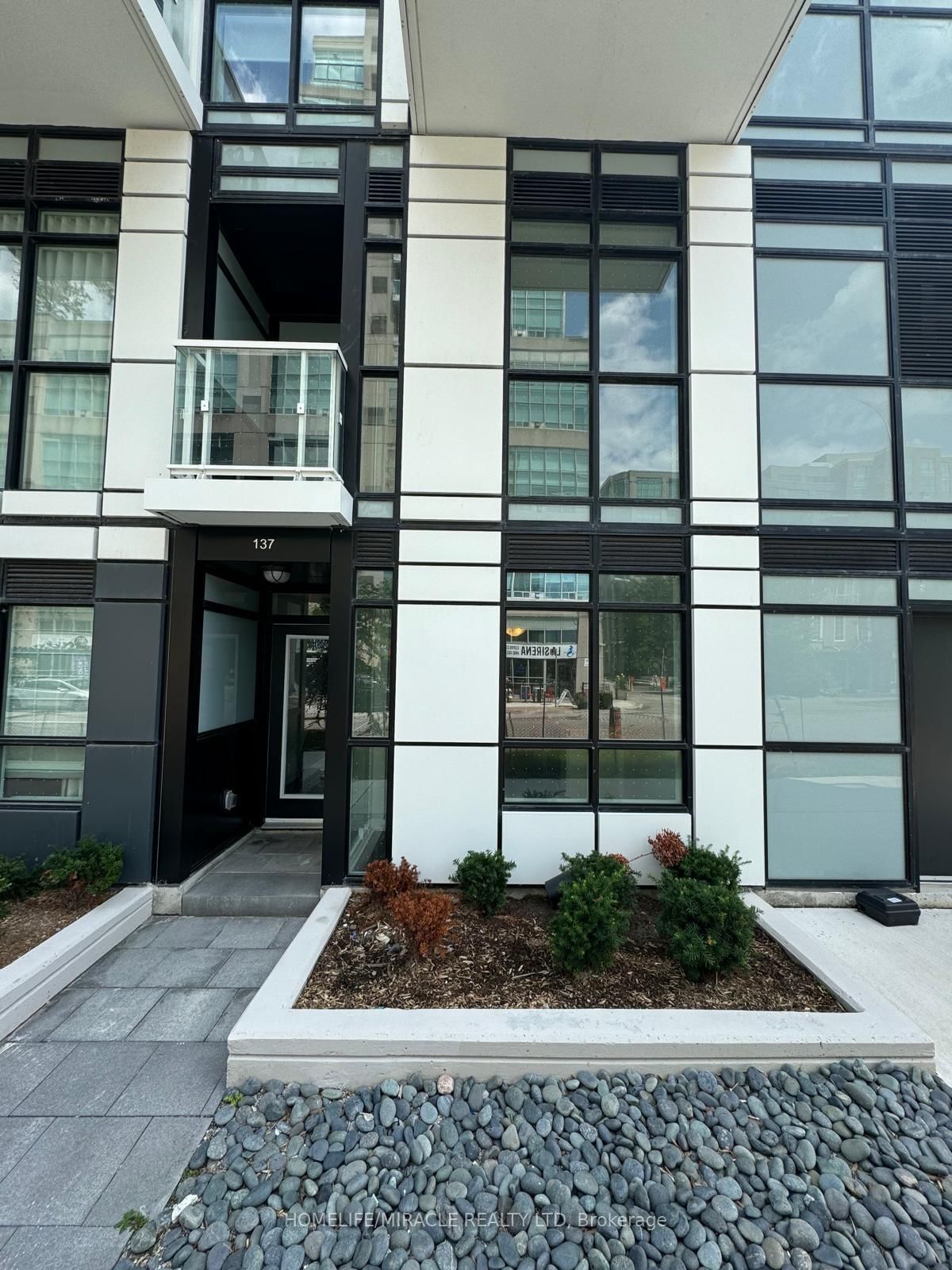 251 Manitoba St, unit 137 for rent