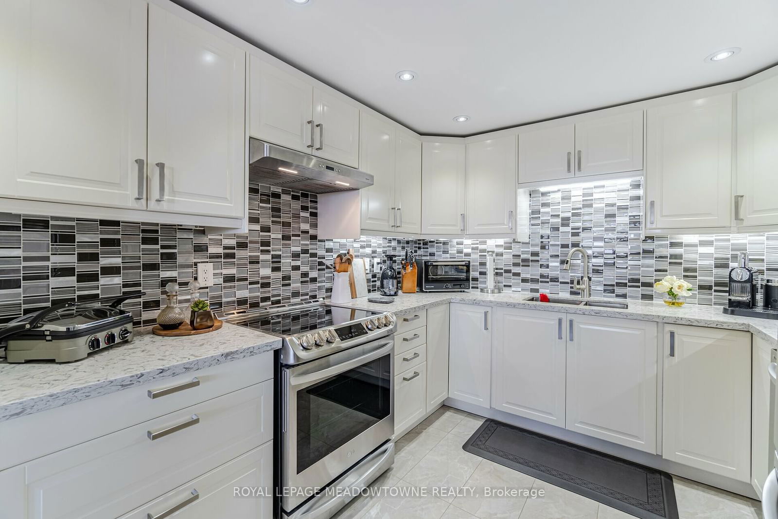 310 Mill St, unit 907 for sale - image #8