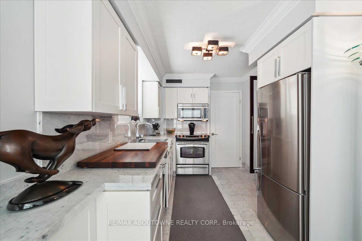 221 Robinson St, unit 314 for sale - image #12