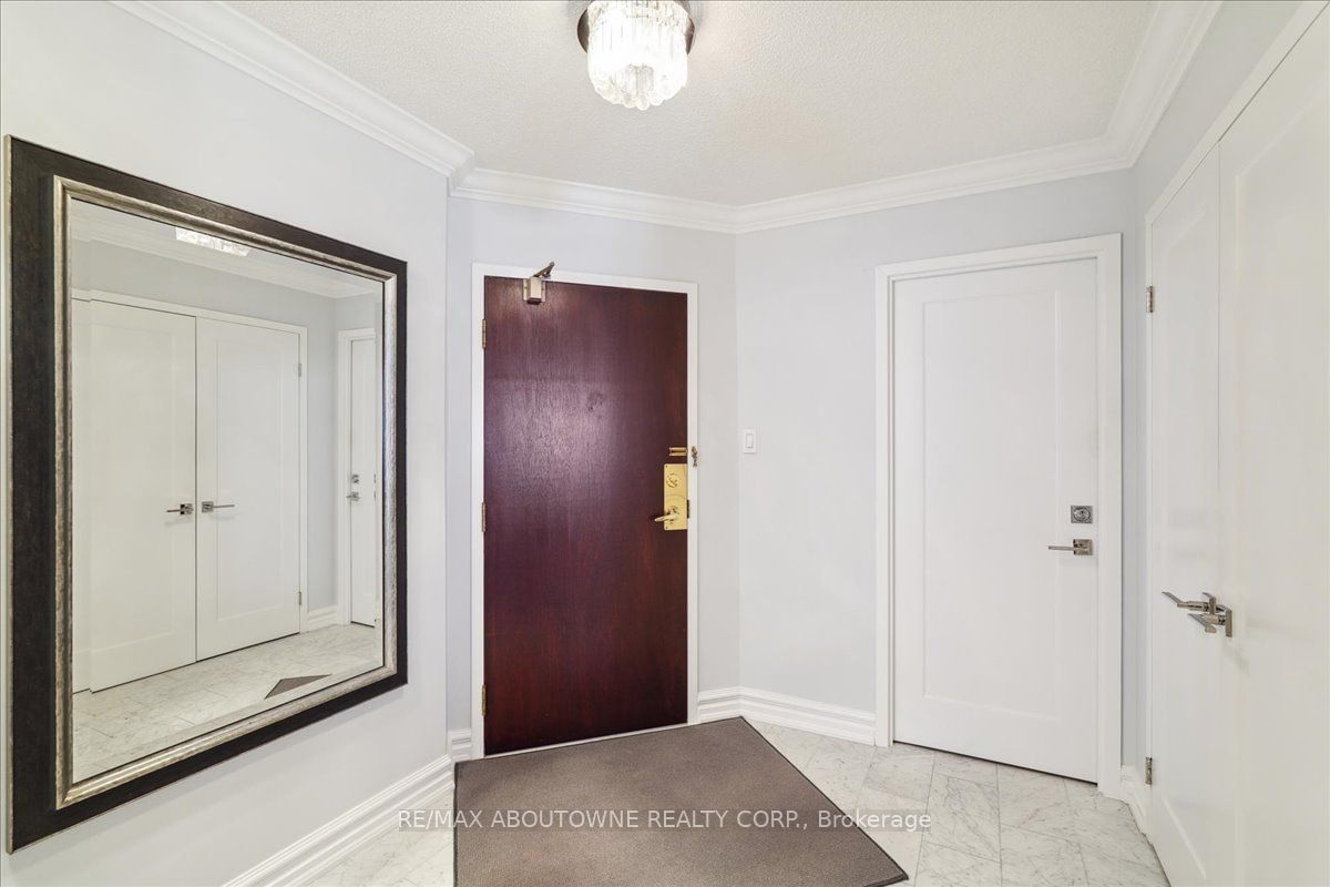 221 Robinson St, unit 314 for sale - image #3