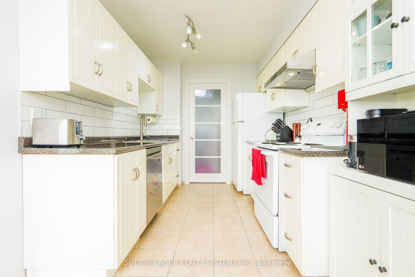 1360 Rathburn Rd E, unit 809 for sale - image #8