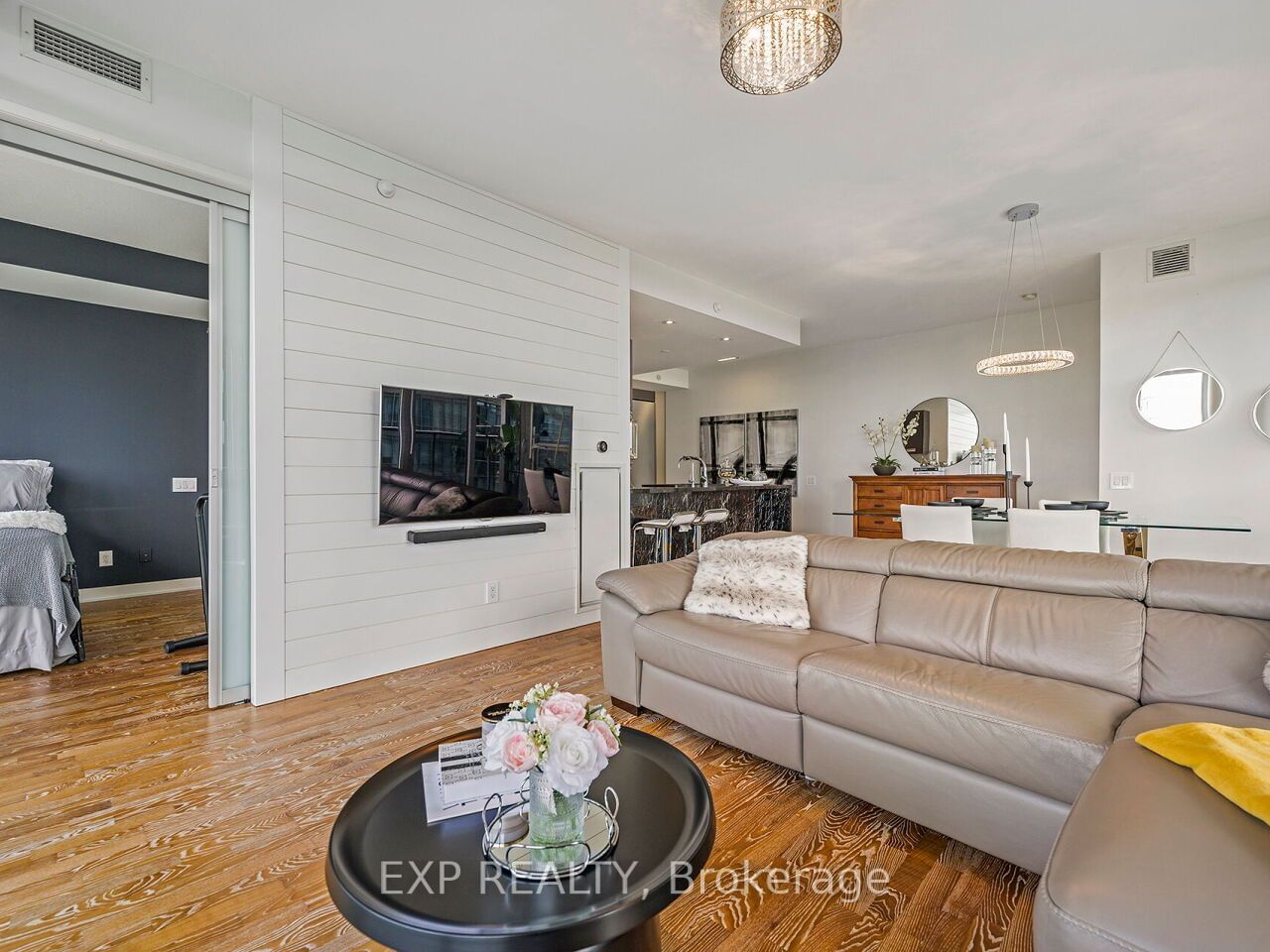 90 Park Lawn Rd, unit 1216 for sale - image #4