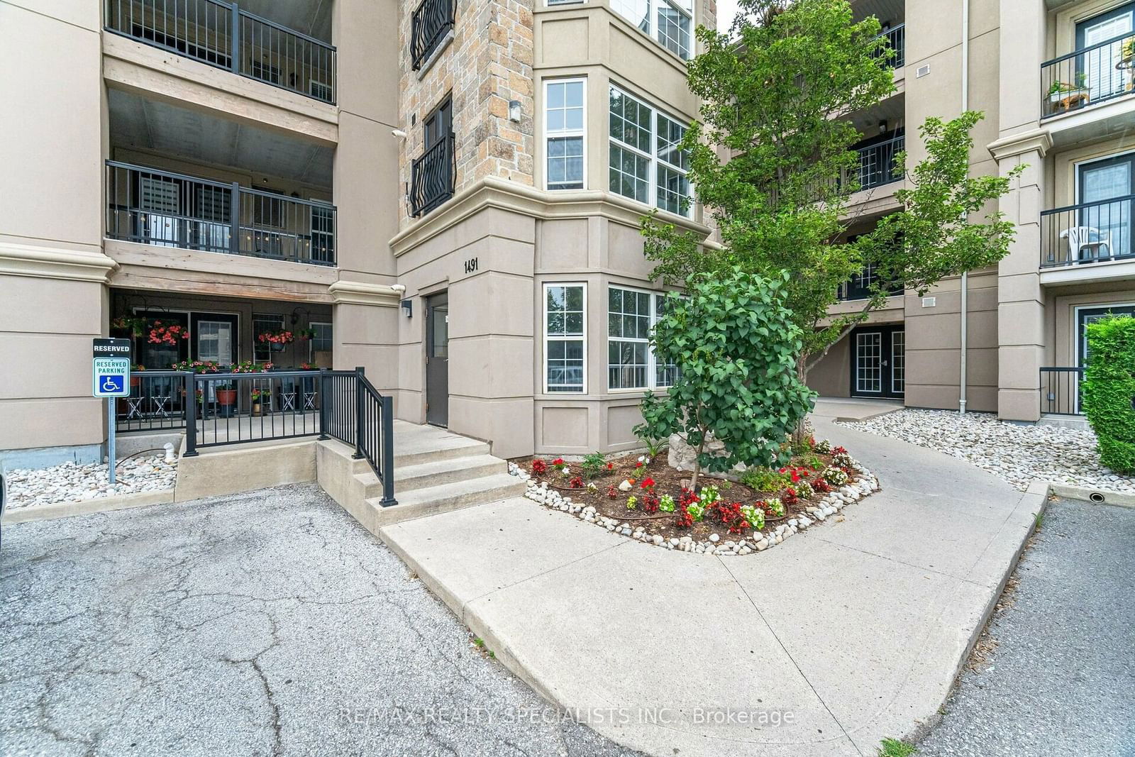 1491 Maple Ave, unit 201 for sale