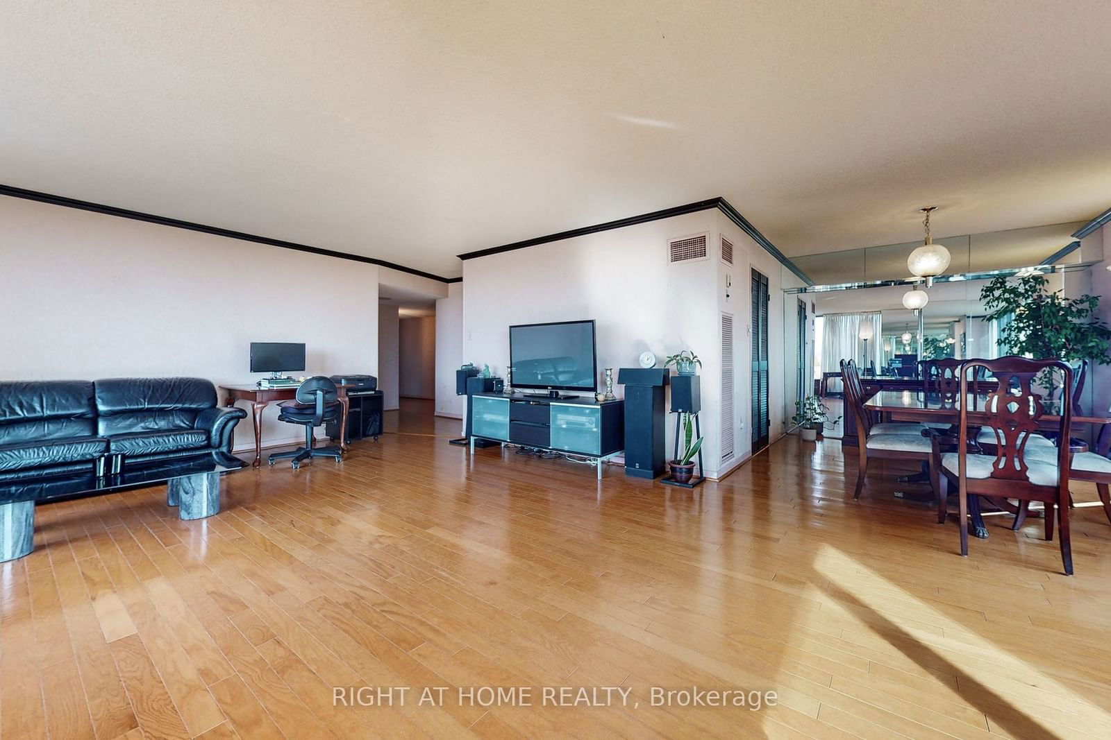 2045 Lake Shore Blvd W, unit 507 for sale