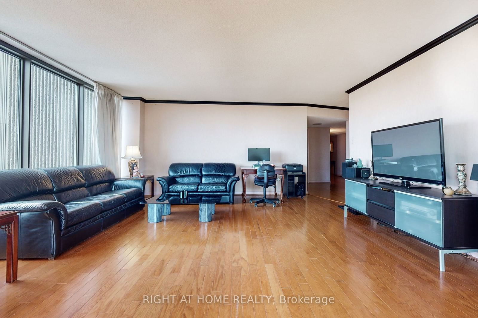 2045 Lake Shore Blvd W, unit 507 for sale