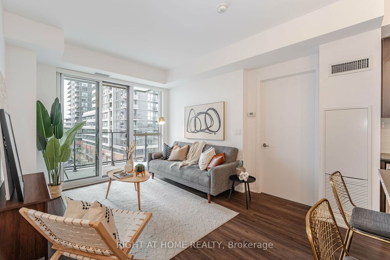 10 Park Lawn Rd, unit 528 for sale - image #1