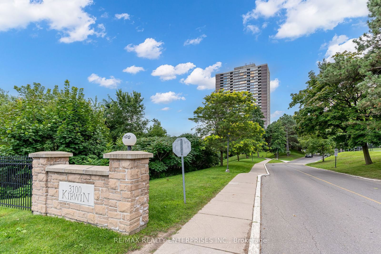 3100 Kirwin Ave, unit 306 for sale