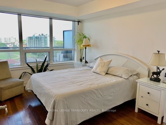 1 De Boers Dr, unit 807 for rent - image #8