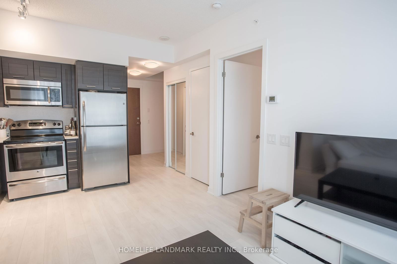 2212 Lake Shore Blvd W, unit 313 for rent