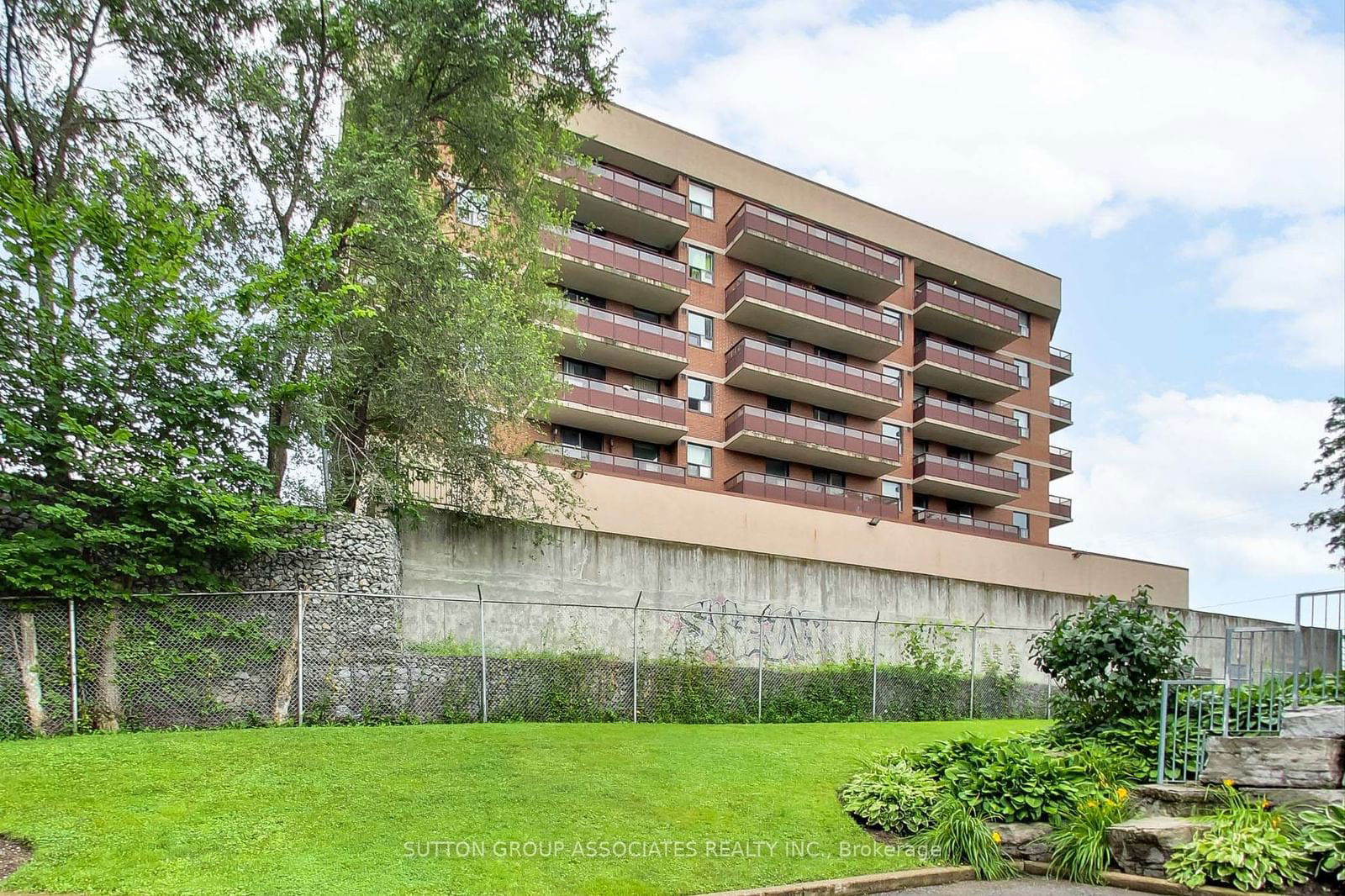 1881 Jane St, unit 605 for sale - image #1