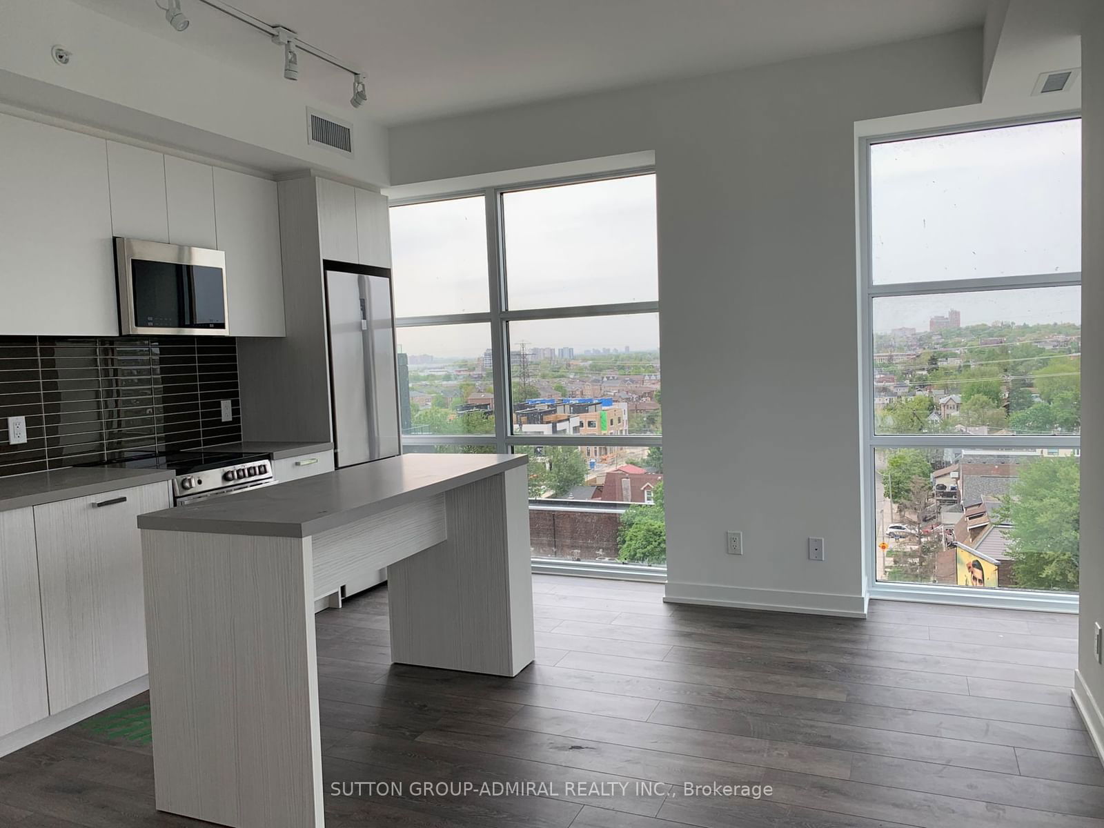 1787 St. Clair Ave W, unit 817 for rent