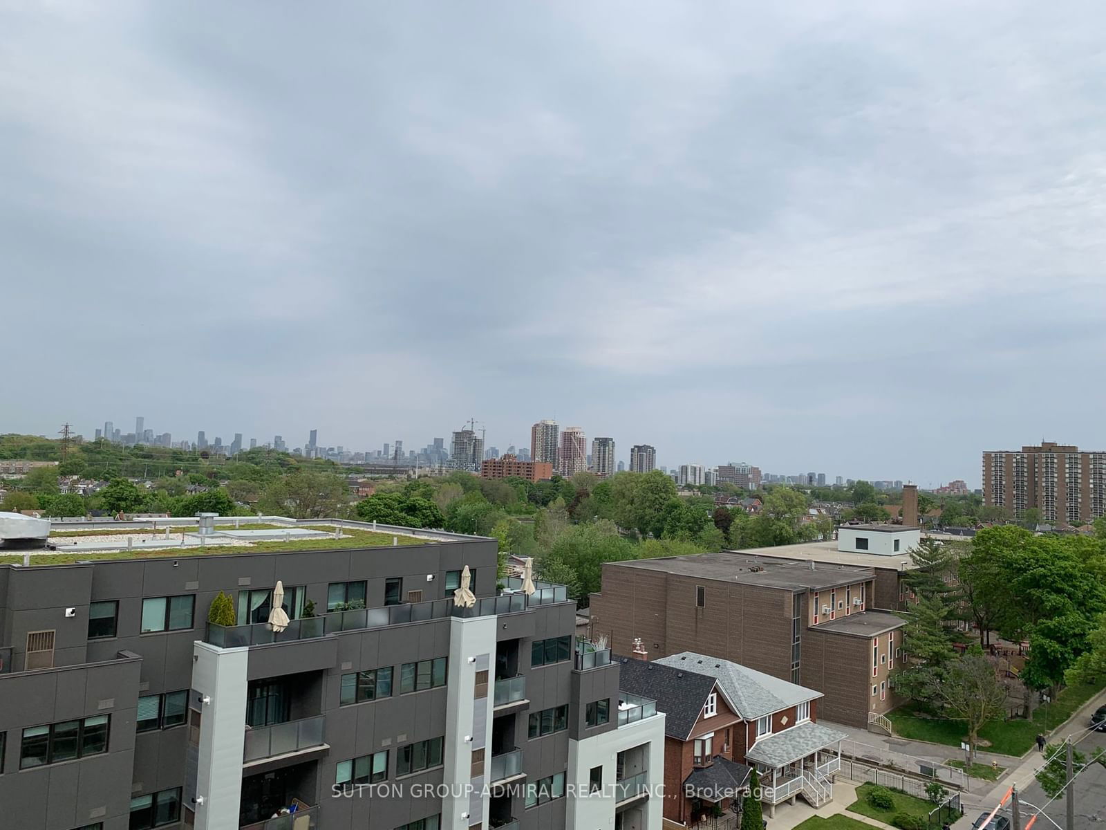 1787 St. Clair Ave W, unit 817 for rent