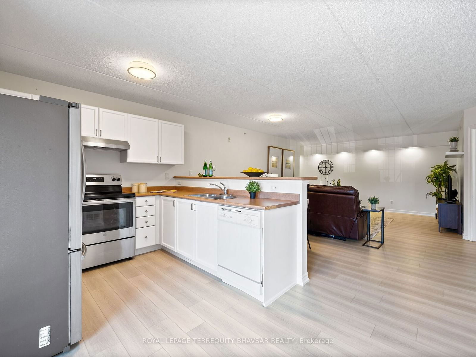 2065 Appleby Line, unit 212 for sale - image #13