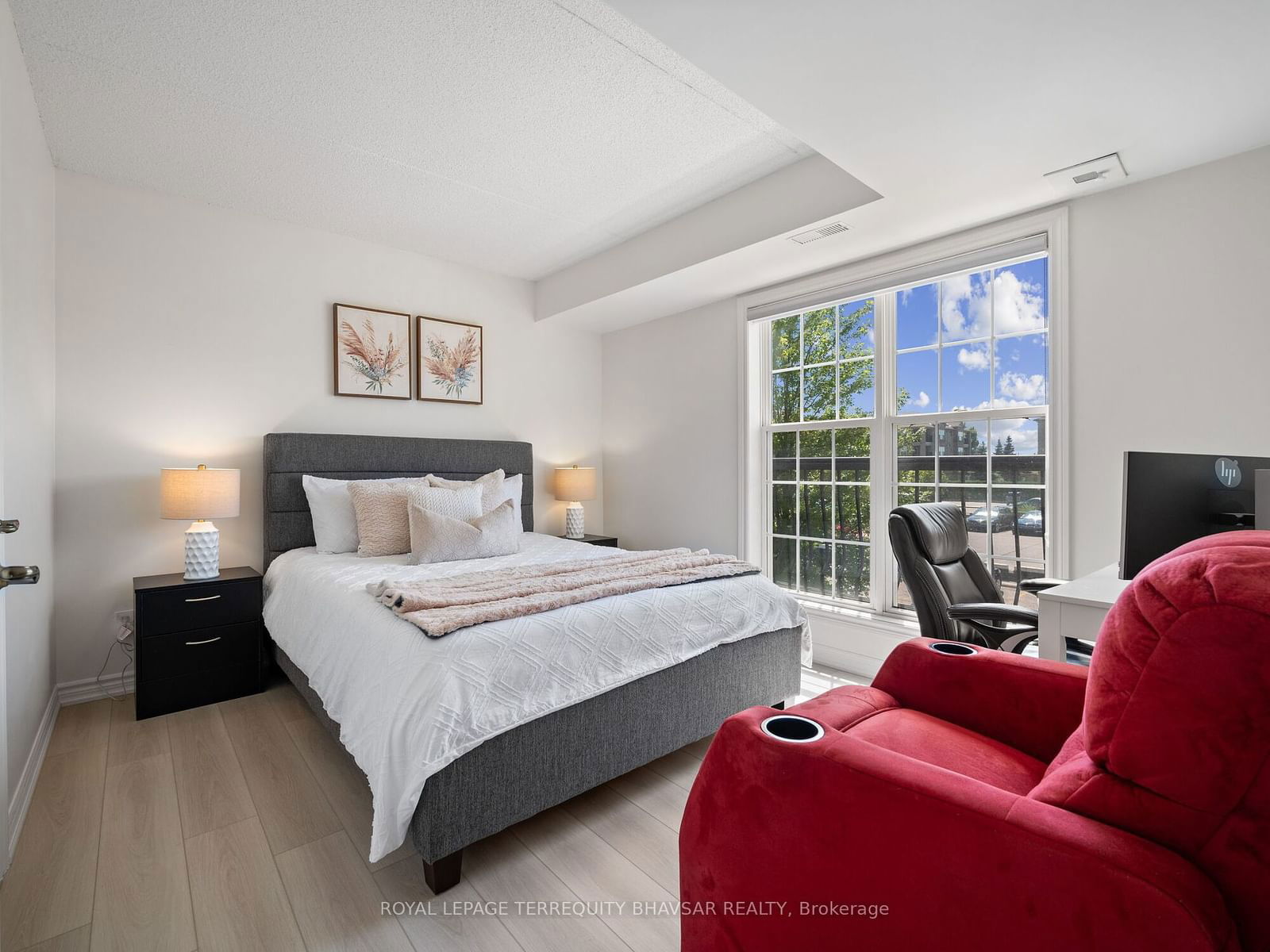 2065 Appleby Line, unit 212 for sale - image #24