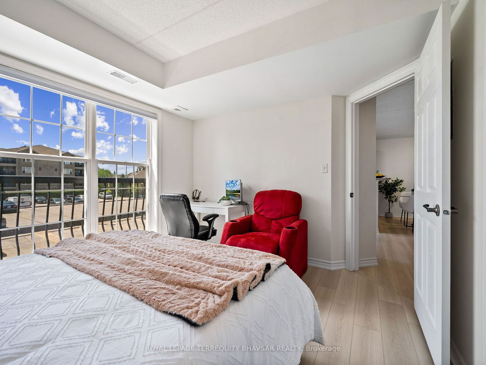 2065 Appleby Line, unit 212 for sale - image #25