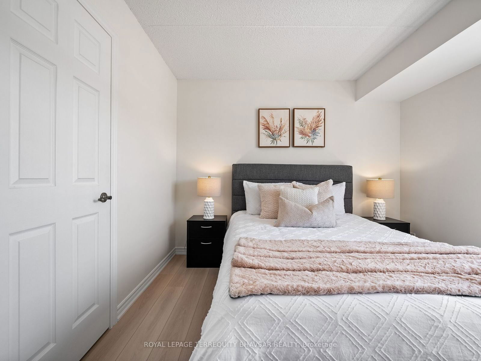 2065 Appleby Line, unit 212 for sale