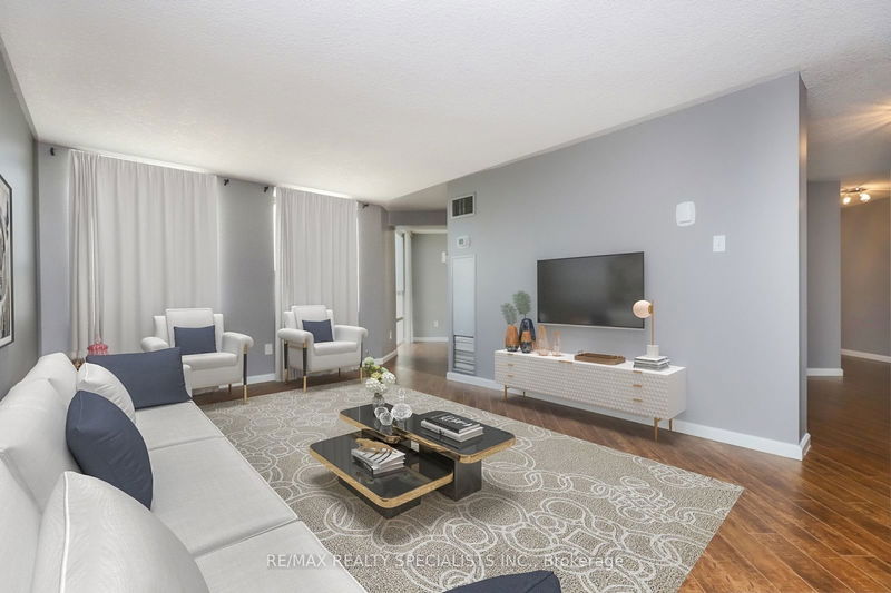 3650 Kaneff Cres, unit 2208 for sale - image #1