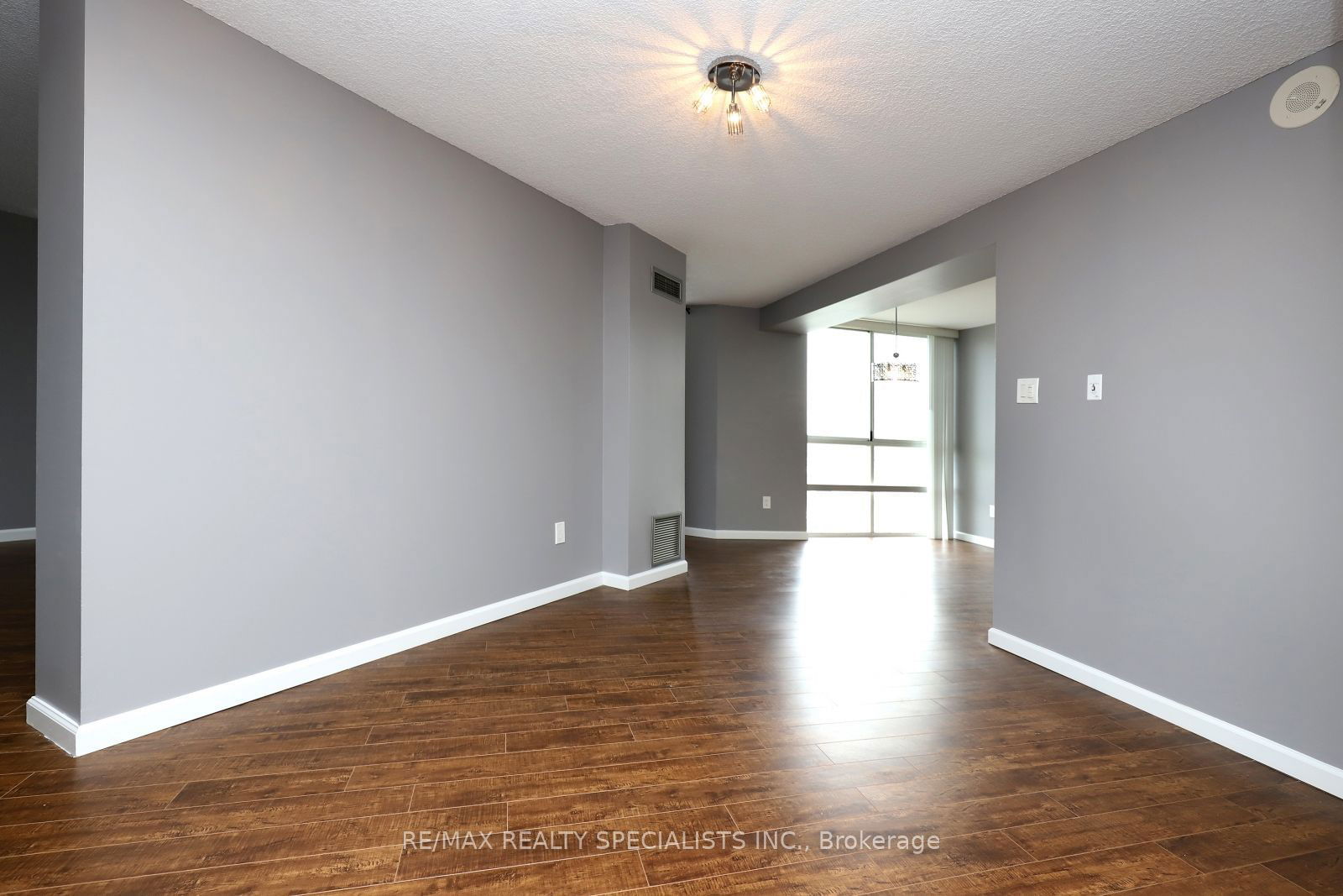 3650 Kaneff Cres, unit 2208 for sale - image #7