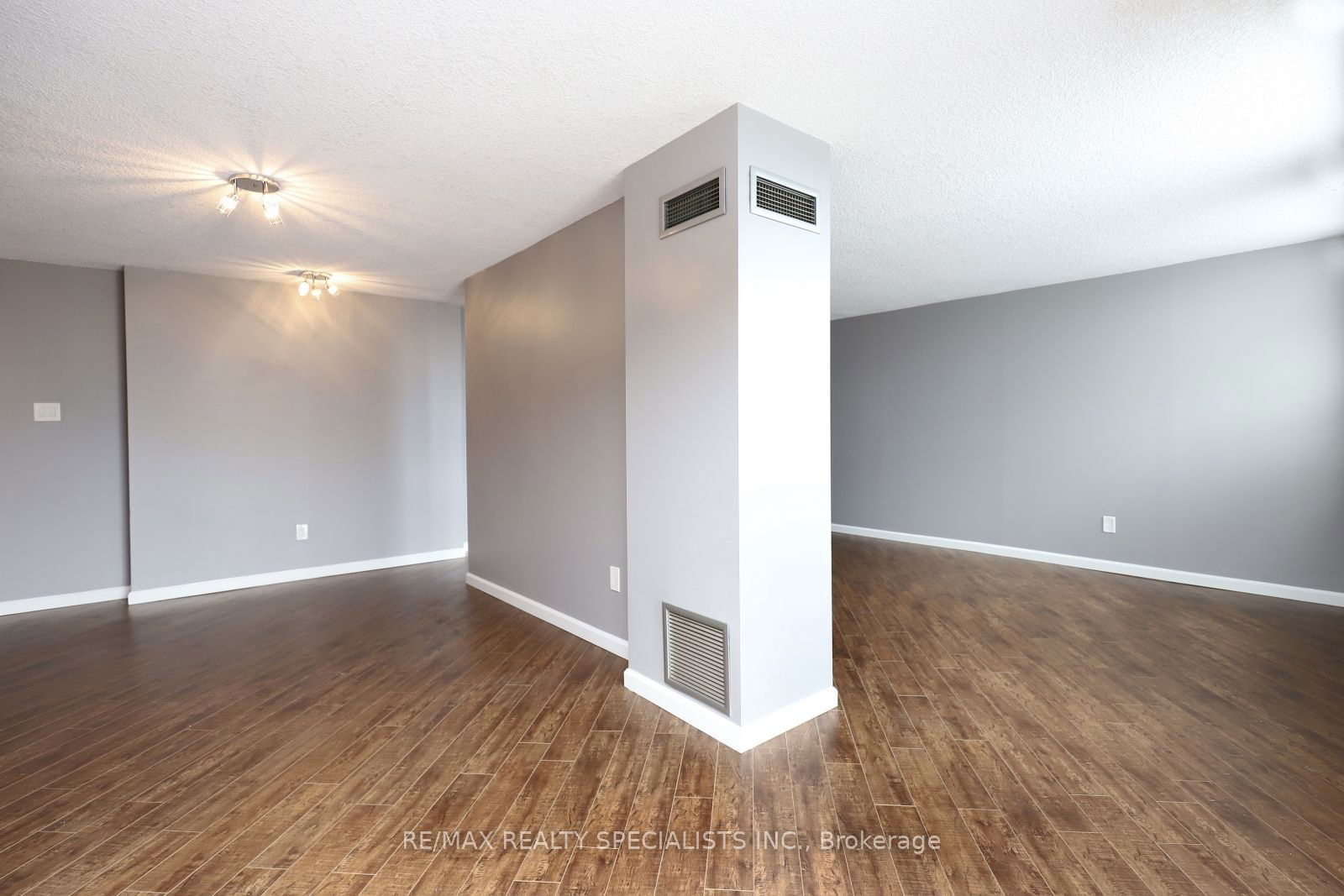 3650 Kaneff Cres, unit 2208 for sale - image #8