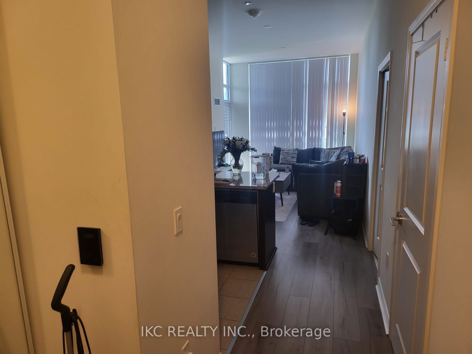 349 Rathburn Rd, unit 101 for rent