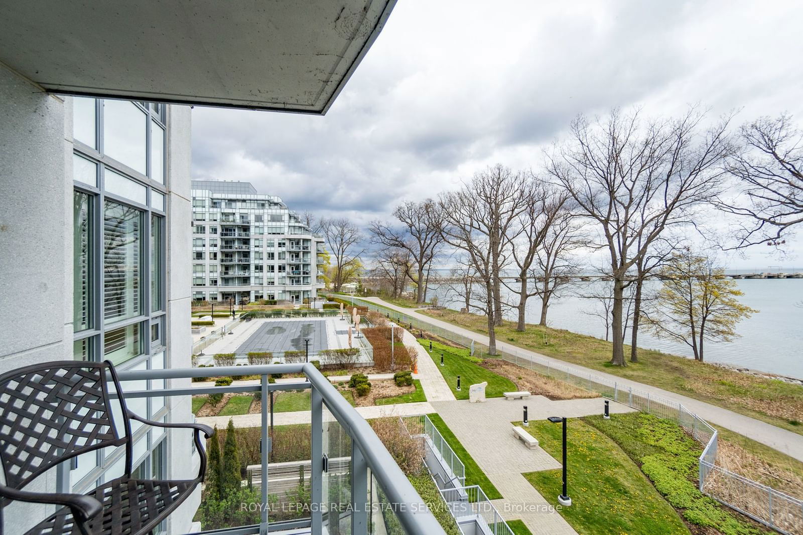 3500 Lakeshore Rd W, unit 327 for rent