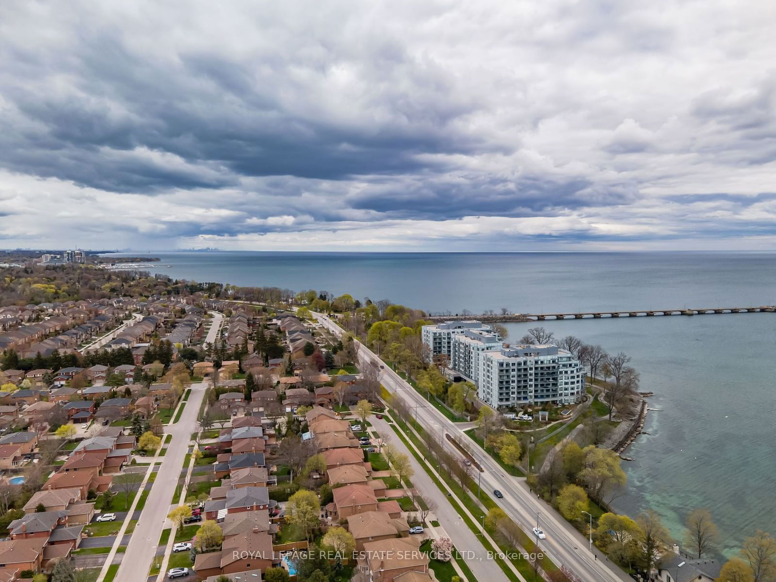 3500 Lakeshore Rd W, unit 327 for rent