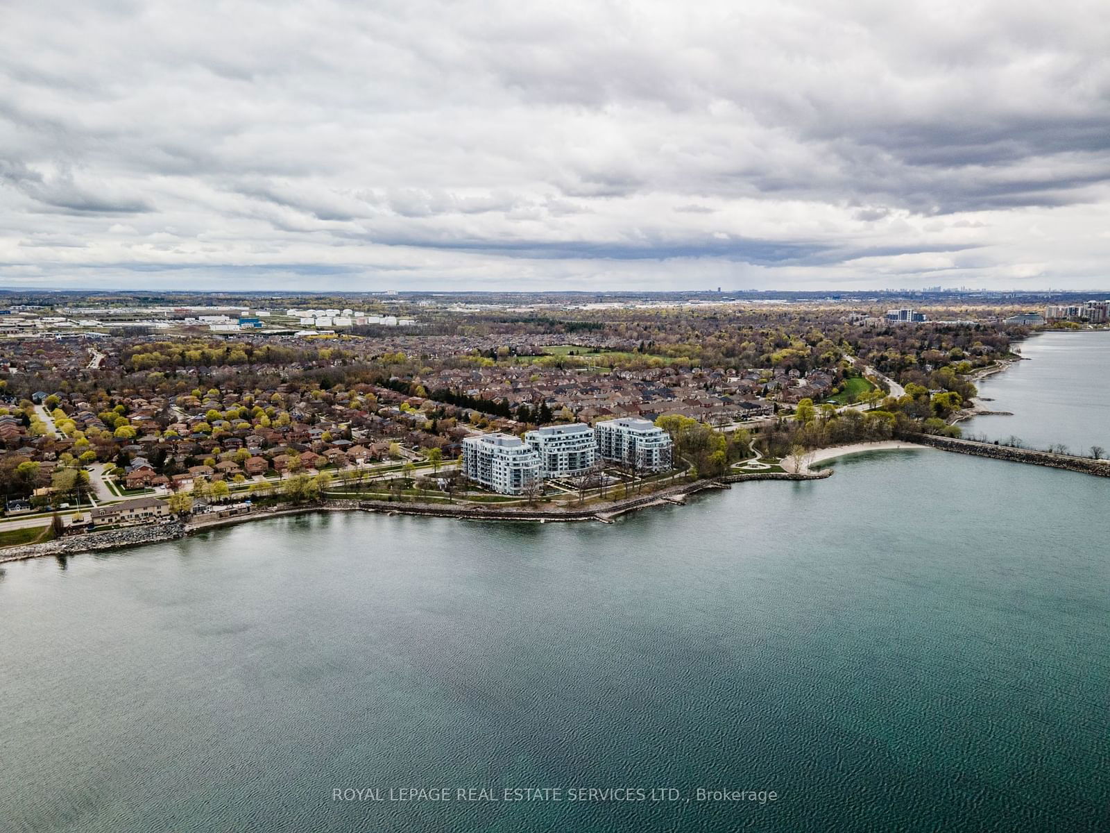 3500 Lakeshore Rd W, unit 327 for rent