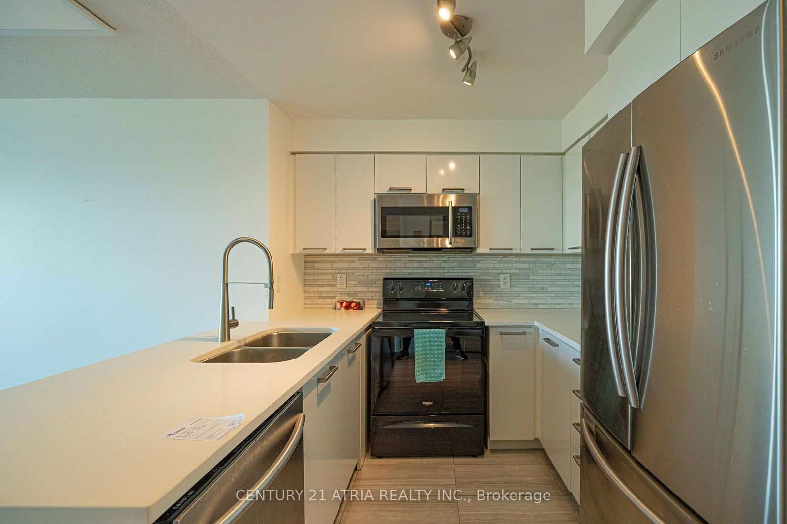 185 Legion Rd, unit 1704 for rent - image #6